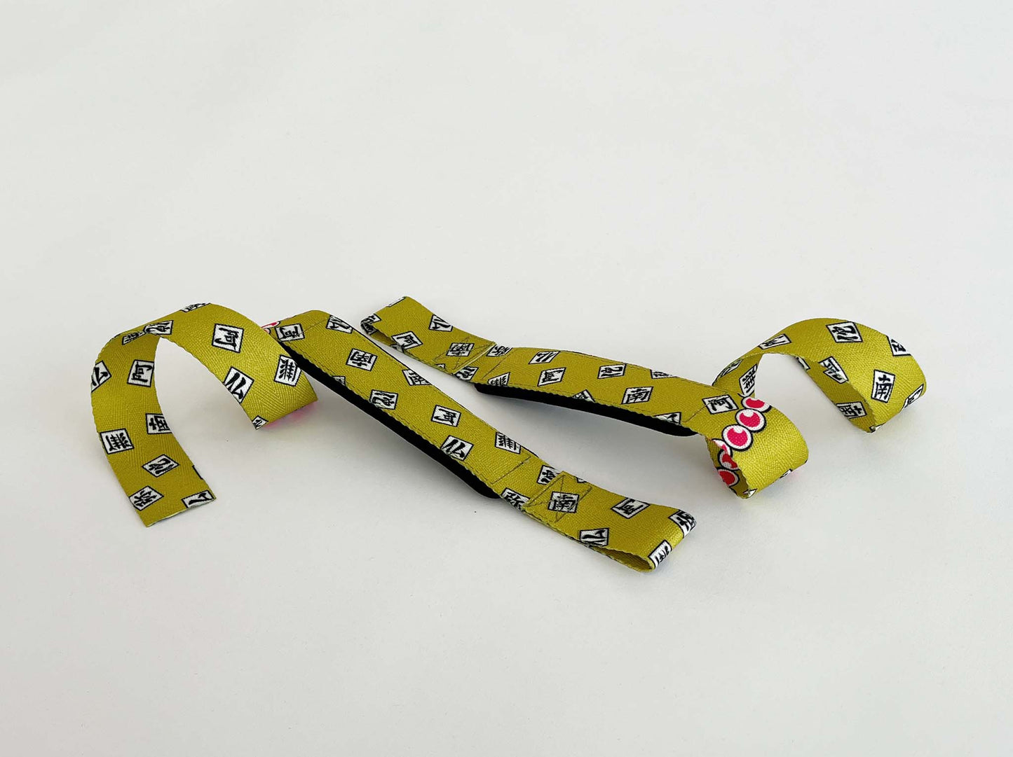 Anime lifting straps inspired by the Stone hashira from Demon Slayer. Anime lifting gear for the gym