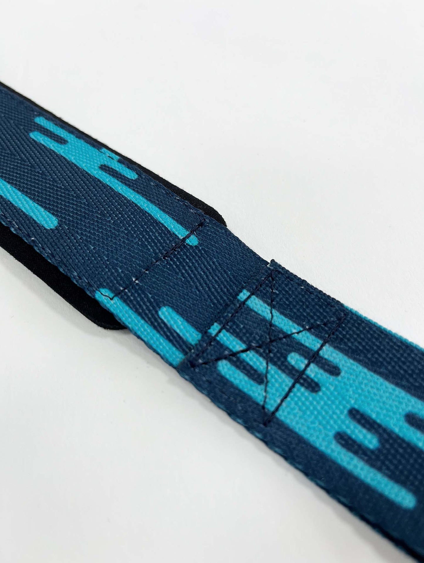 Anime lifting straps inspired by the Mist hashira from Demon Slayer. Anime lifting gear for the gym. Details