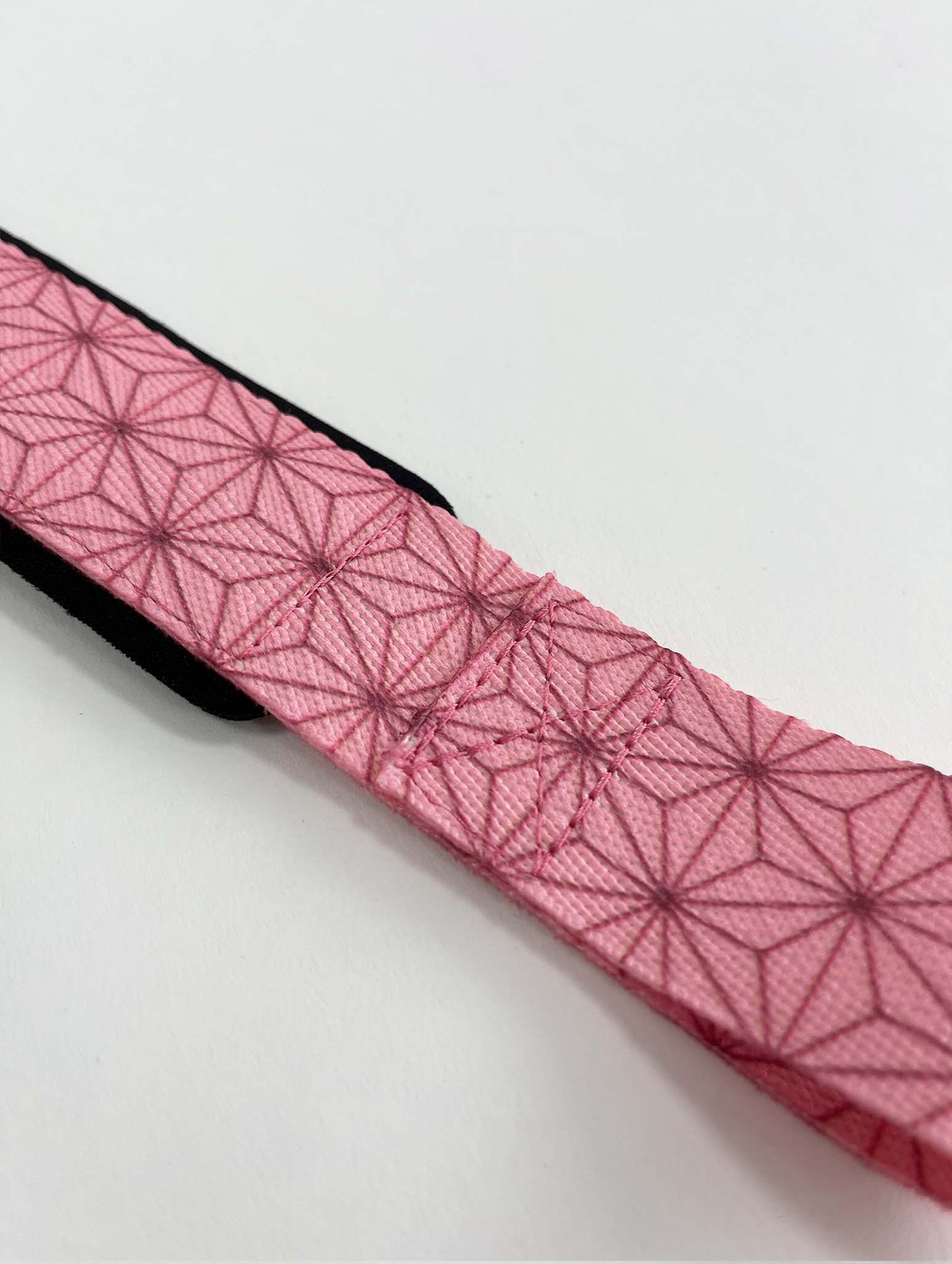 Anime lifting straps inspired by Nezuko from Demon Slayer. Anime lifting gear for the gym. Details