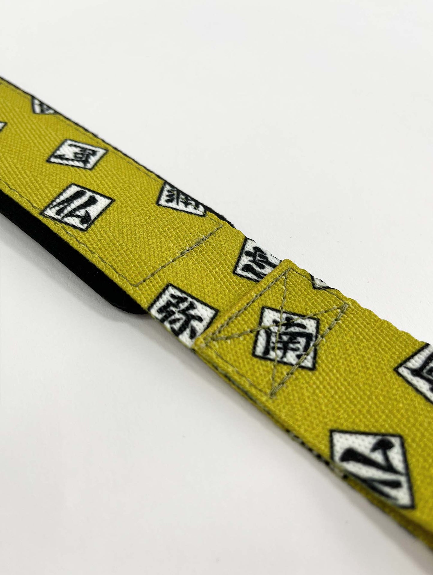 Anime lifting straps inspired by the Stone hashira from Demon Slayer. Anime lifting gear for the gym. Details