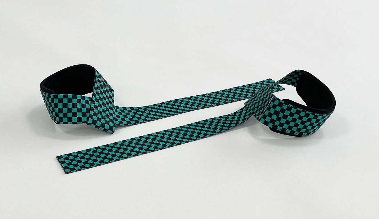 Anime lifting straps inspired by Tanjiro from Demon Slayer. Anime lifting gear for the gym