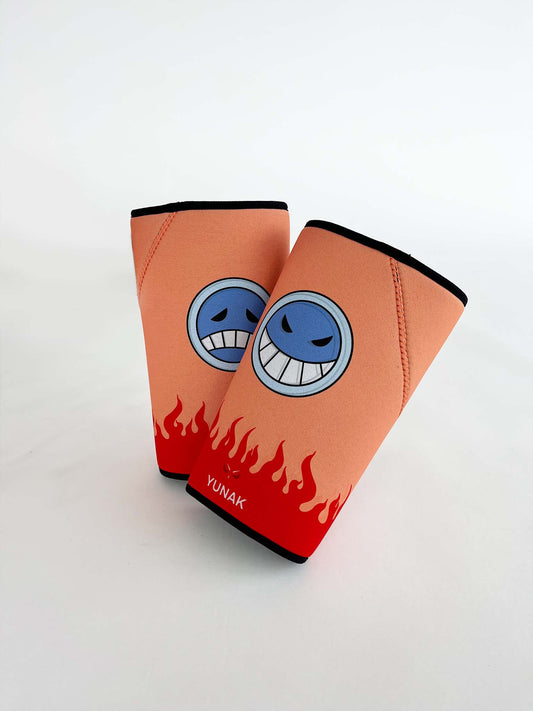 7mm thick knee sleeves inspired by Ace from One Piece. Anime knee sleeves for the gym with Ace anime design for weightlifting