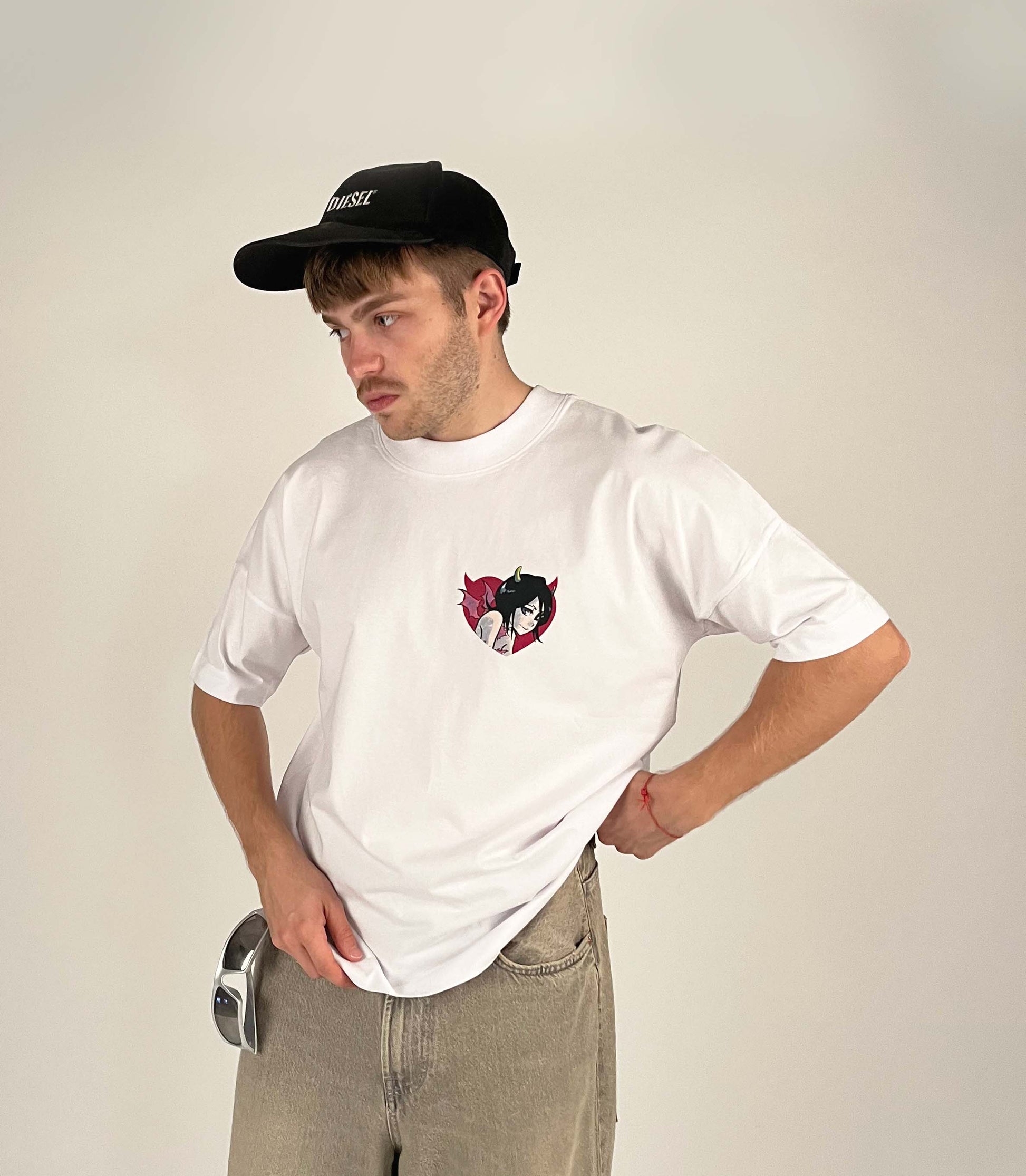 An oversized tshirt inspired by Rukia from Bleach. Anime Pump Cover for the gym with Yunak text and Rukia drawn as a demon from Bleach. Male model front design