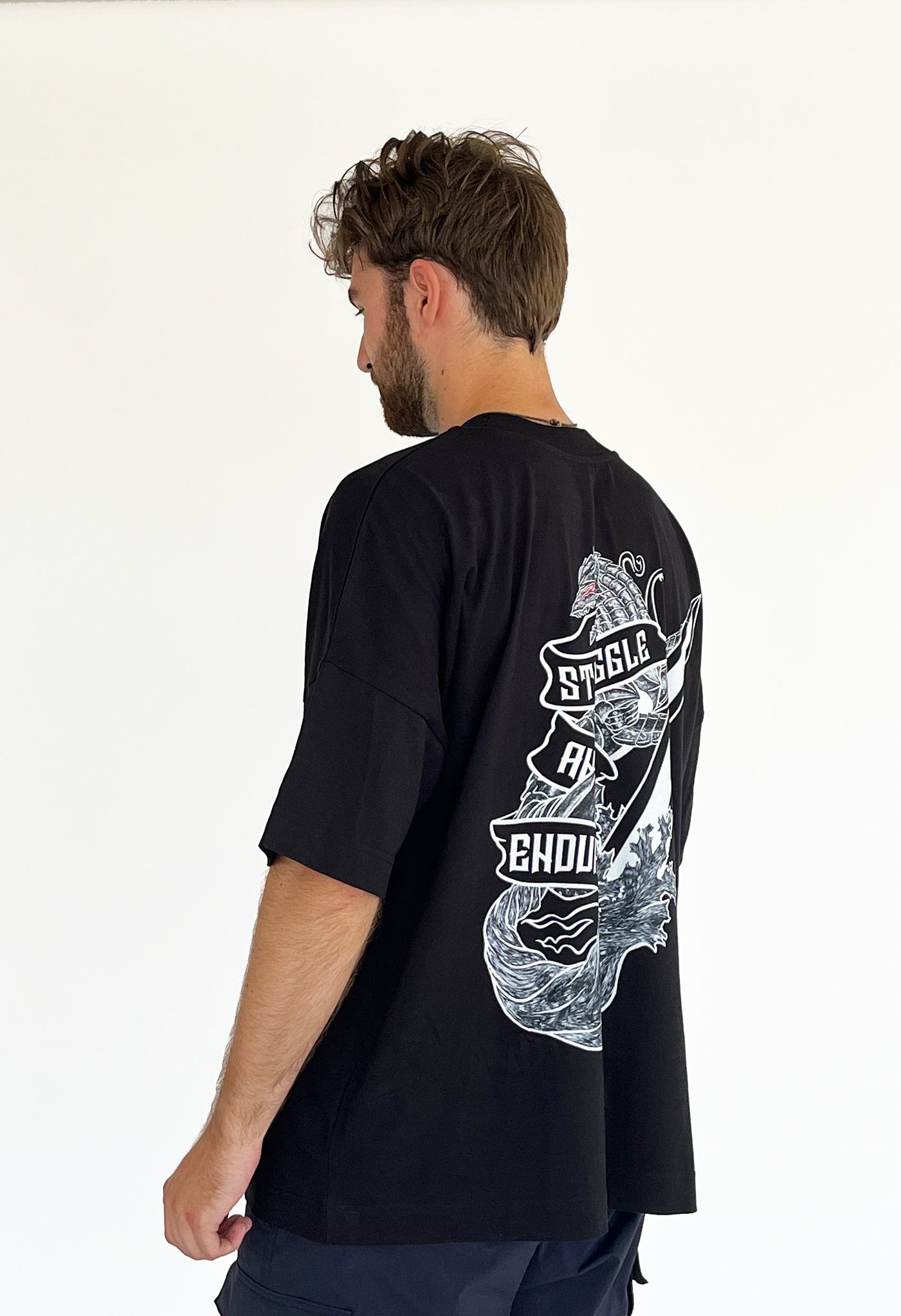 An oversized tshirt inspired by Guts from Berserk. Anime Pump Cover for the gym with Struggle and Endure text and Guts dog form from Berserk