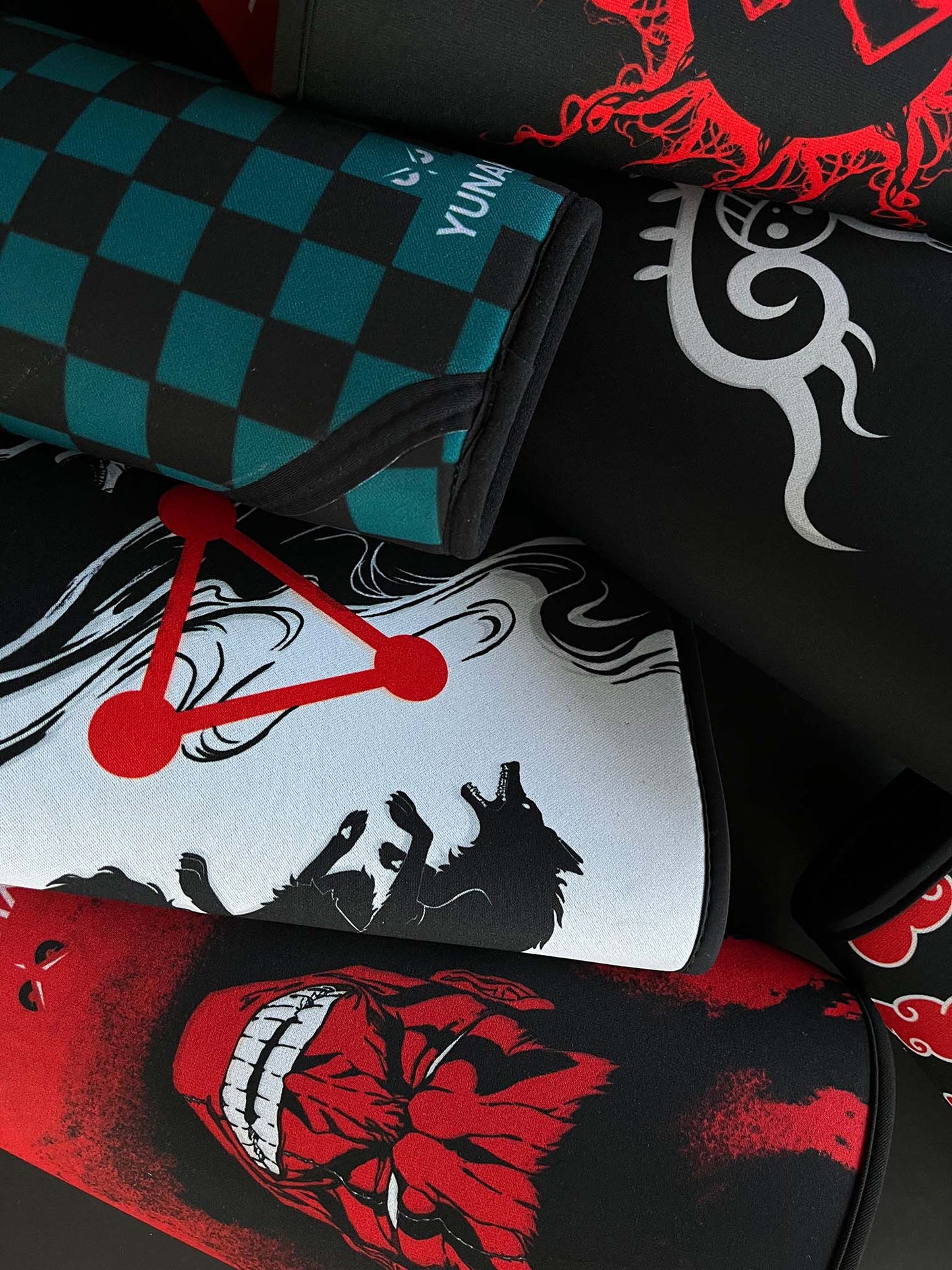 A mystery bundle containing one random pair of knee sleeves with anime inspired design. Picture shows a number of the anime knee sleeves that can be inside the package
