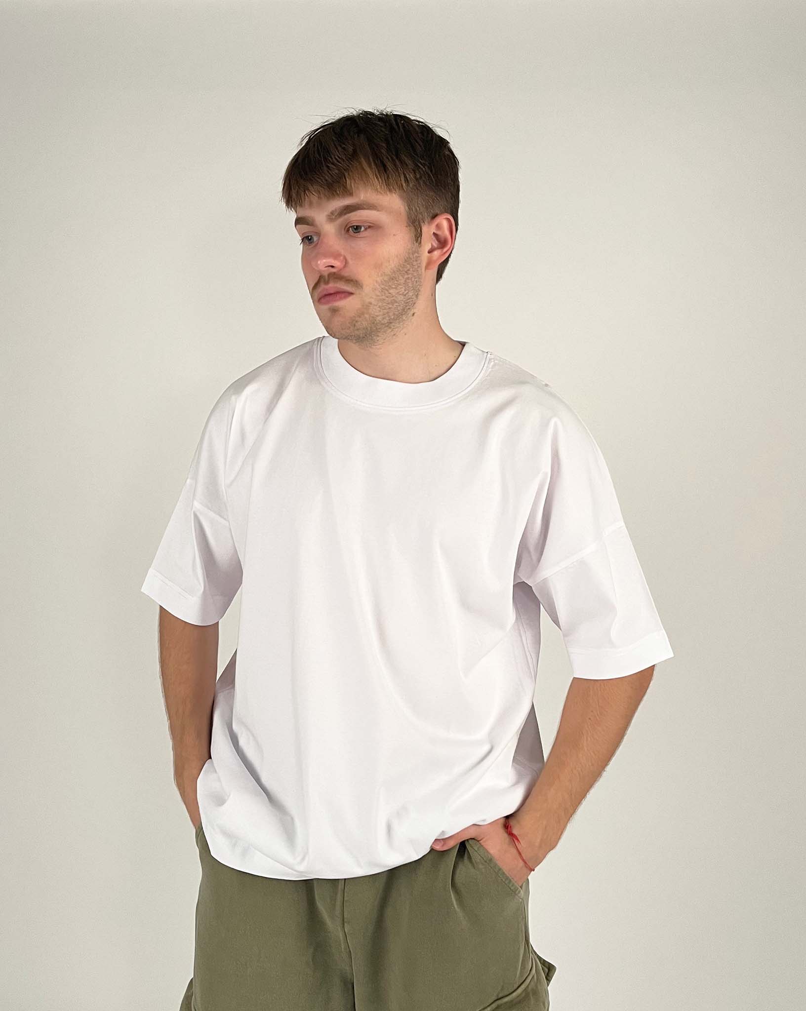 An oversized tshirt inspired by Zaraki Kenpachi from Bleach. Anime Pump Cover for the gym with Nozarashi text at top and Zaraki Kenpachi from Bleach. Text at bottom "You're not truly defeated until you die". Male model front design