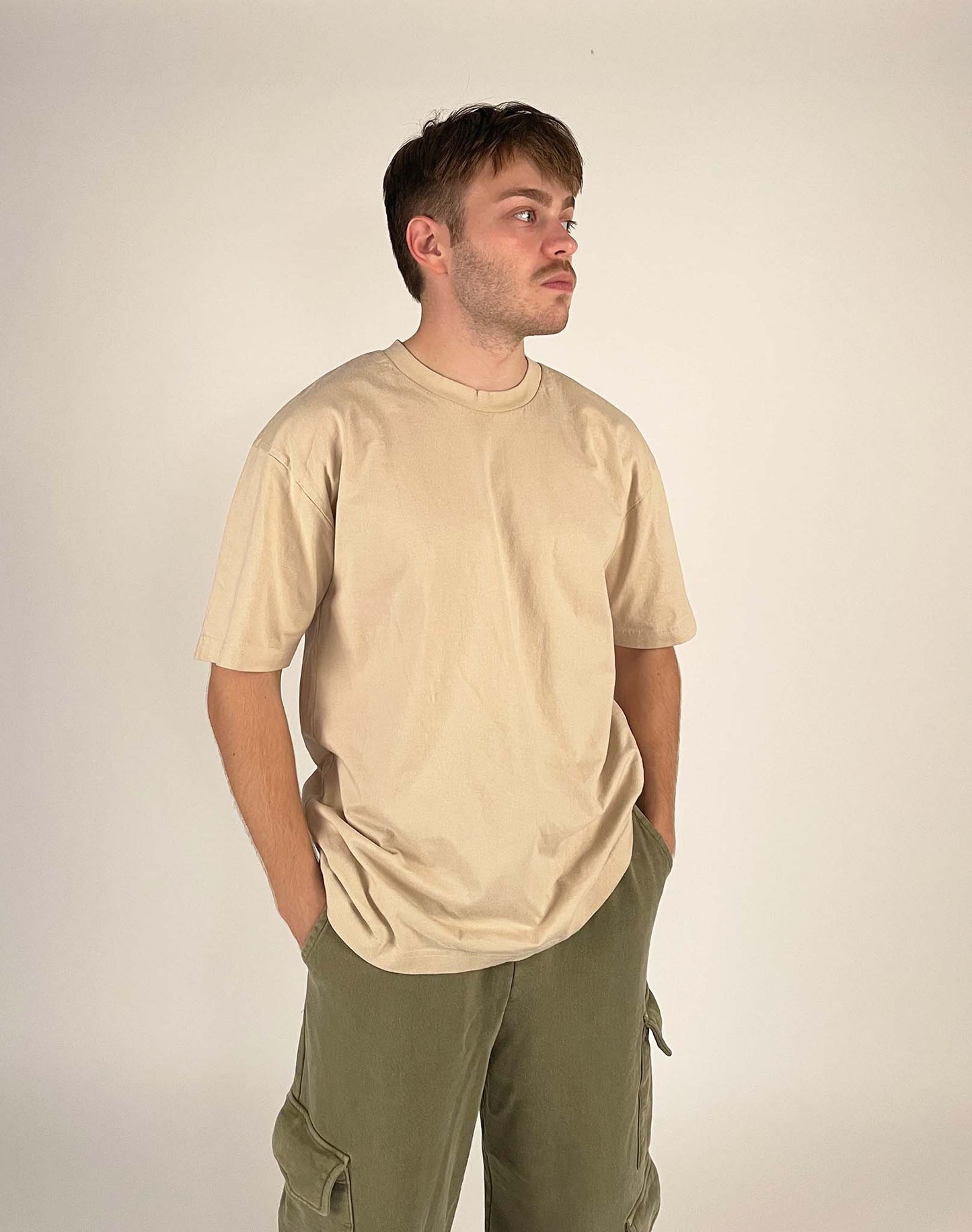 An oversized tshirt inspired by Renji from Bleach. Anime Pump Cover for the gym with Zabimaru text and Renji from Bleach. Male model front design