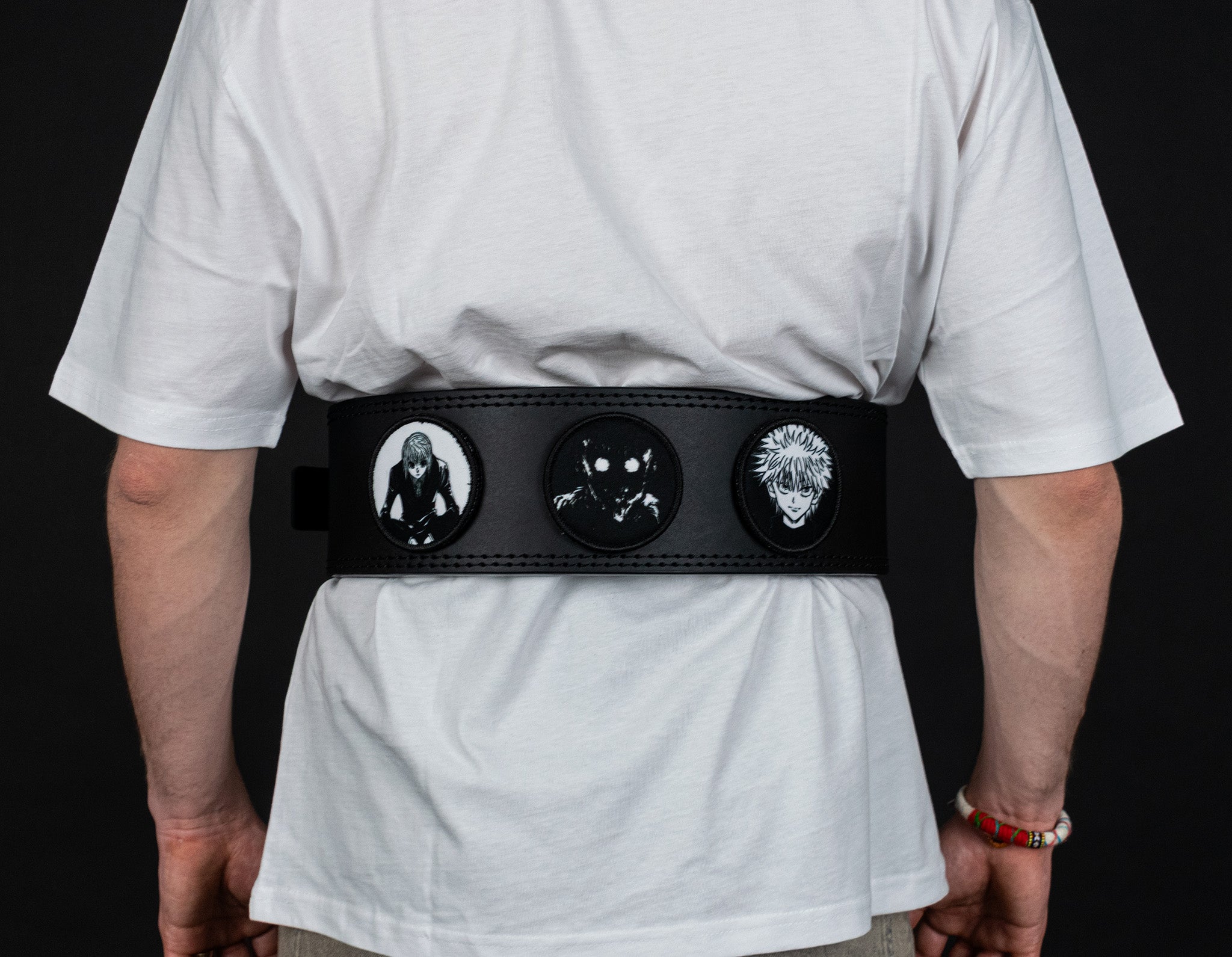 An anime powerlifting belt, 13mm thick and 4 inch wide. Featuring 4 embroidery patches inspired by Killua and Gon. First patch is Killua, second is Gon, third is featuring Kurapika and the fourth is a Yunak's Lifting Club patch. The photo is back view of the belt.