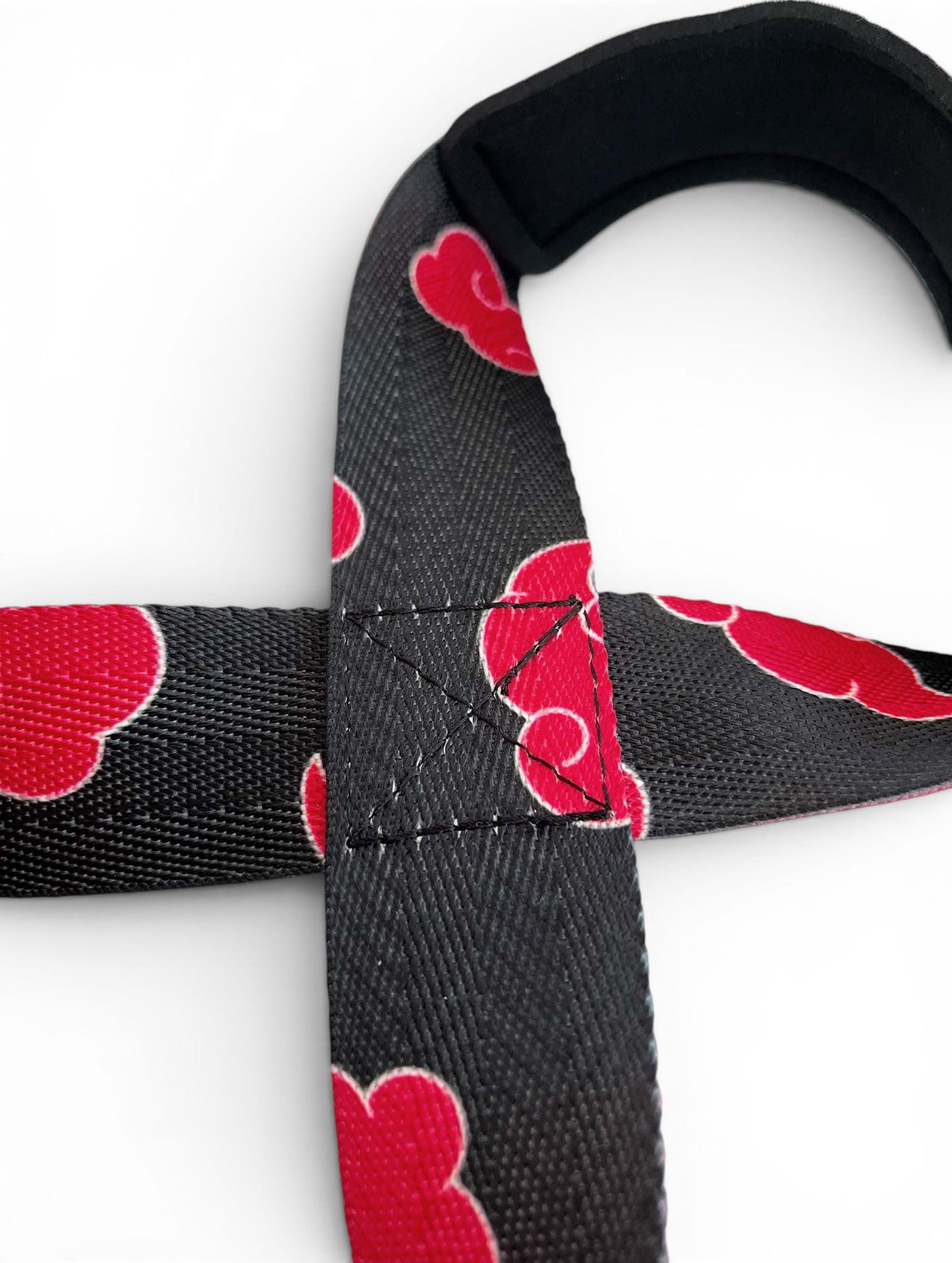 Anime 8 figure lifting straps inspired by Akatsuki from Naruto. Anime lifting gear for the gym. Details shot