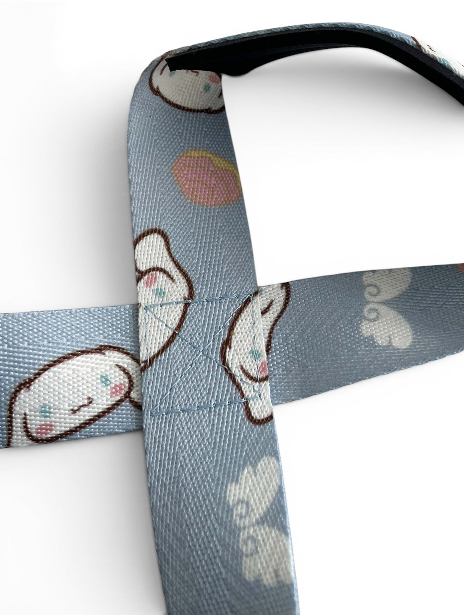 Anime 8 figure lifting straps inspired by Cinnamoroll from Sanrio. Anime lifting gear for the gym. Detail shot