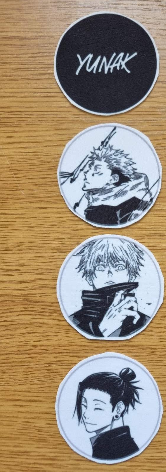 An anime powerlifting belt, 13mm thick and 4 inch wide. Featuring 4 embroidery patches inspired by Jujutsu Kaisen. First patch is Geto, second is Gojo, third is featuring Yuji and the fourth is a Yunak's patch. The photo is frontal view of the belt.