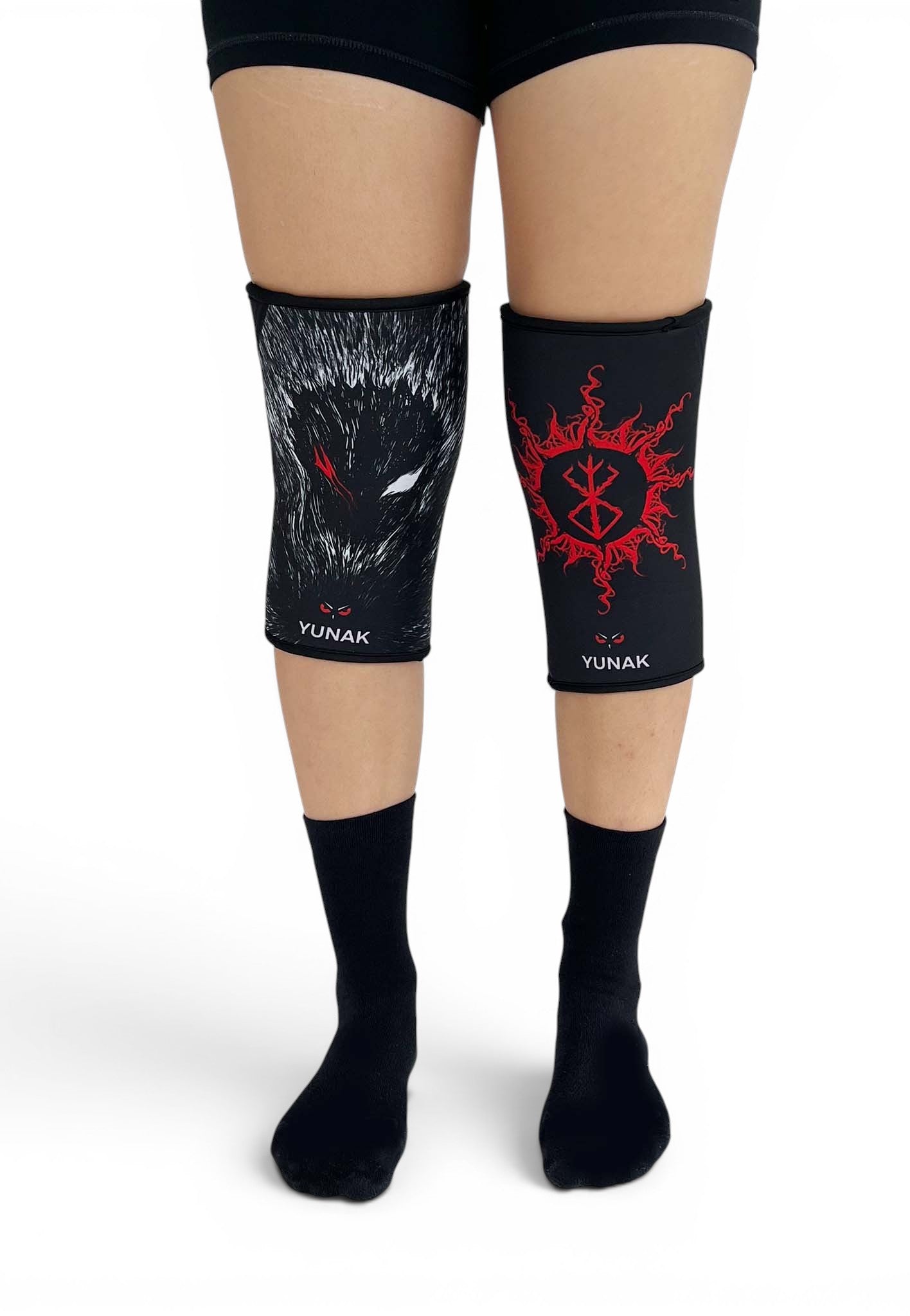 7mm thick knee sleeves inspired by Guts from Berserk. Anime knee sleeves for the gym with Guts anime design for weightlifting
