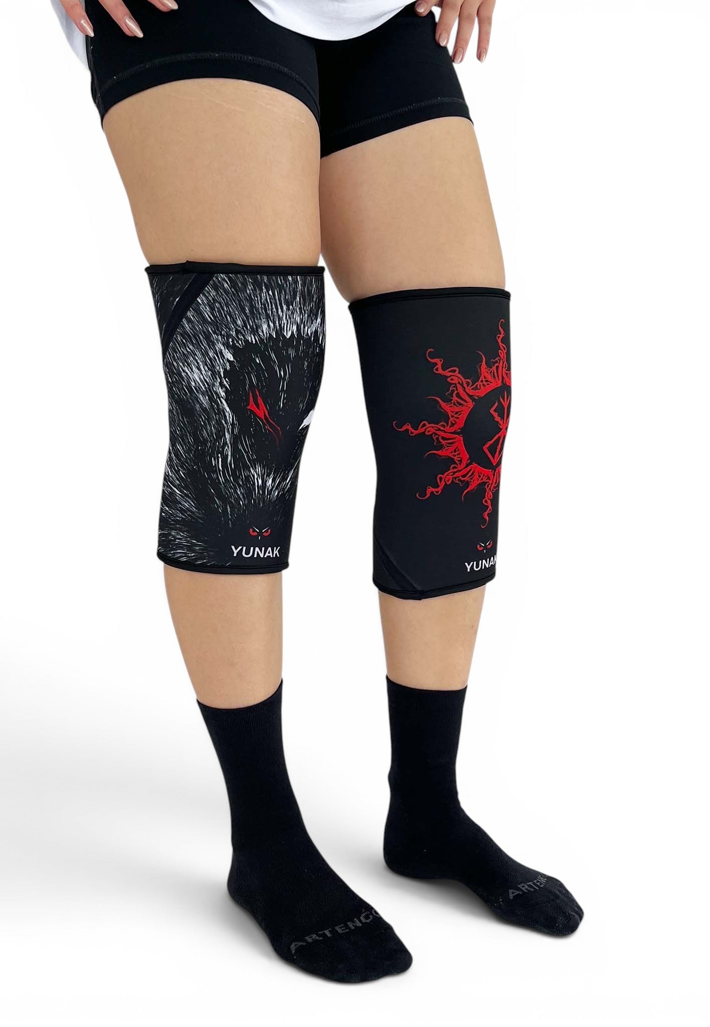7mm thick knee sleeves inspired by Guts from Berserk. Anime knee sleeves for the gym with Guts anime design for weightlifting. Shot from the side