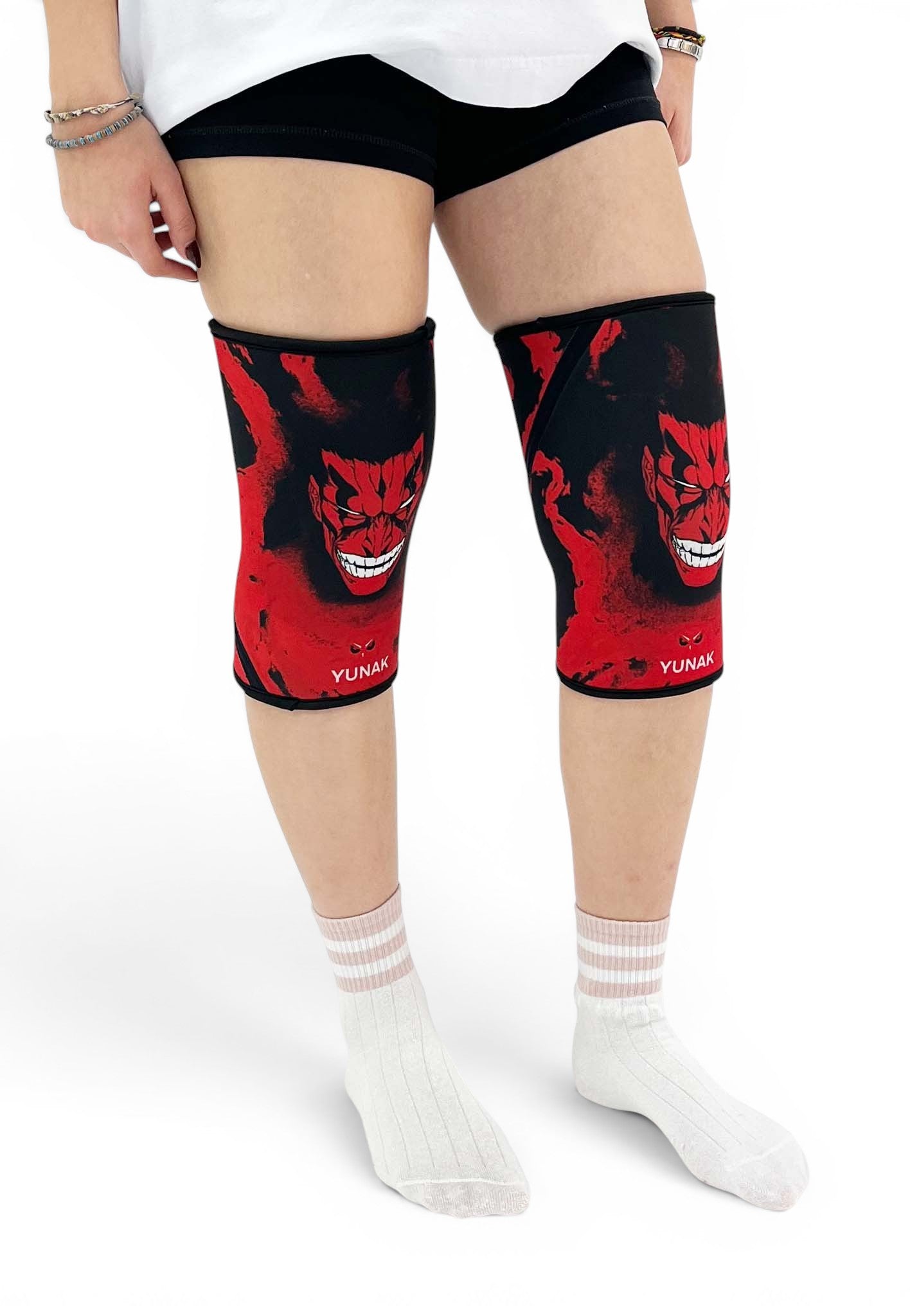 7mm thick knee sleeves inspired by Kenpachi from Bleach. Anime knee sleeves for the gym with Zaraki anime design for weightlifting. Shot from the side
