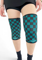 7mm thick knee sleeves inspired by Tanjiro from Demon Slayer. Anime knee sleeves for the gym with demon slayer anime design for weightlifting