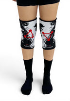 7mm thick knee sleeves inspired by Megumi from Jujutsu Kaisen. Anime knee sleeves for the gym with jjk shikigami anime design for weightlifting