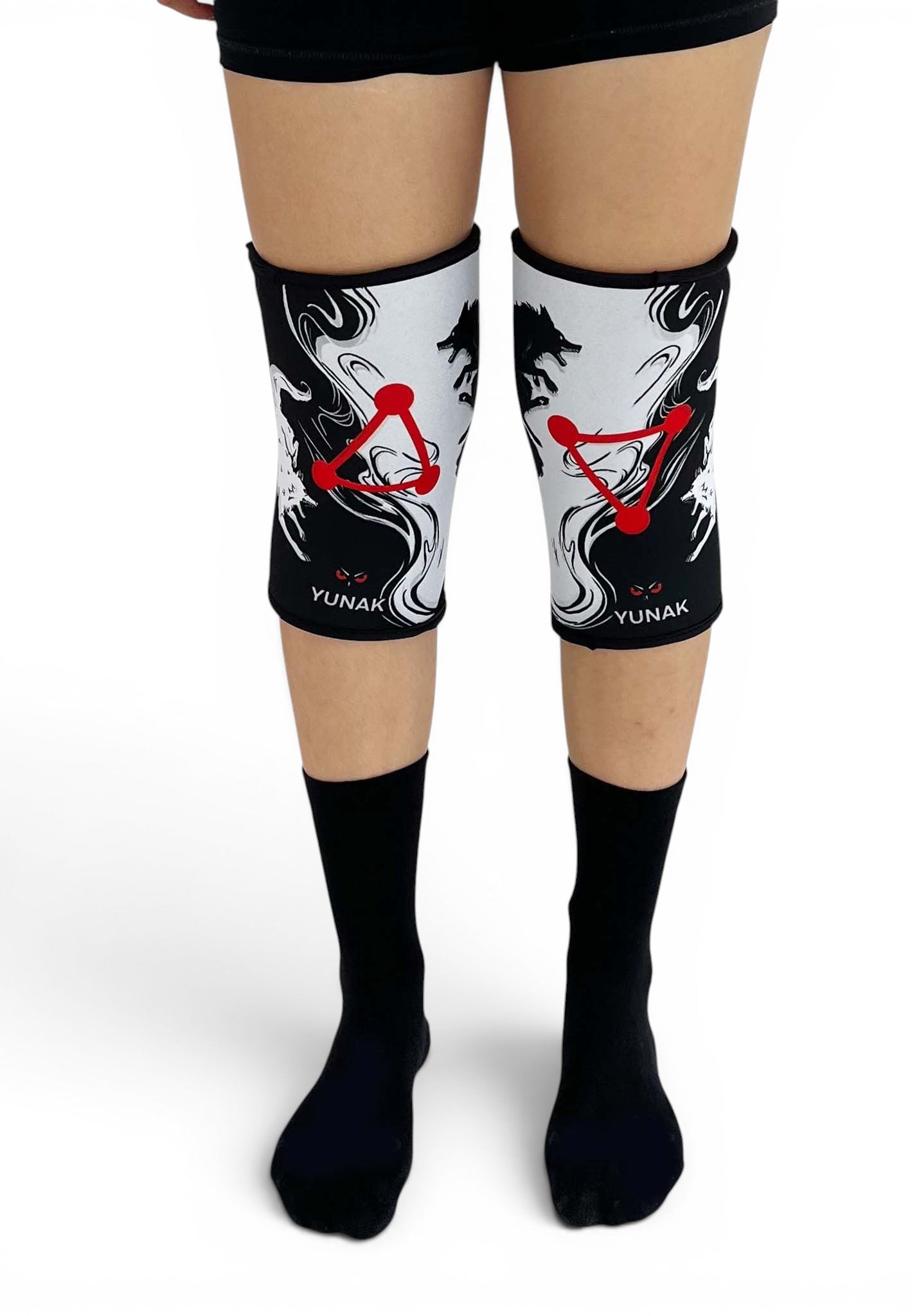 7mm thick knee sleeves inspired by Megumi from Jujutsu Kaisen. Anime knee sleeves for the gym with jjk shikigami anime design for weightlifting