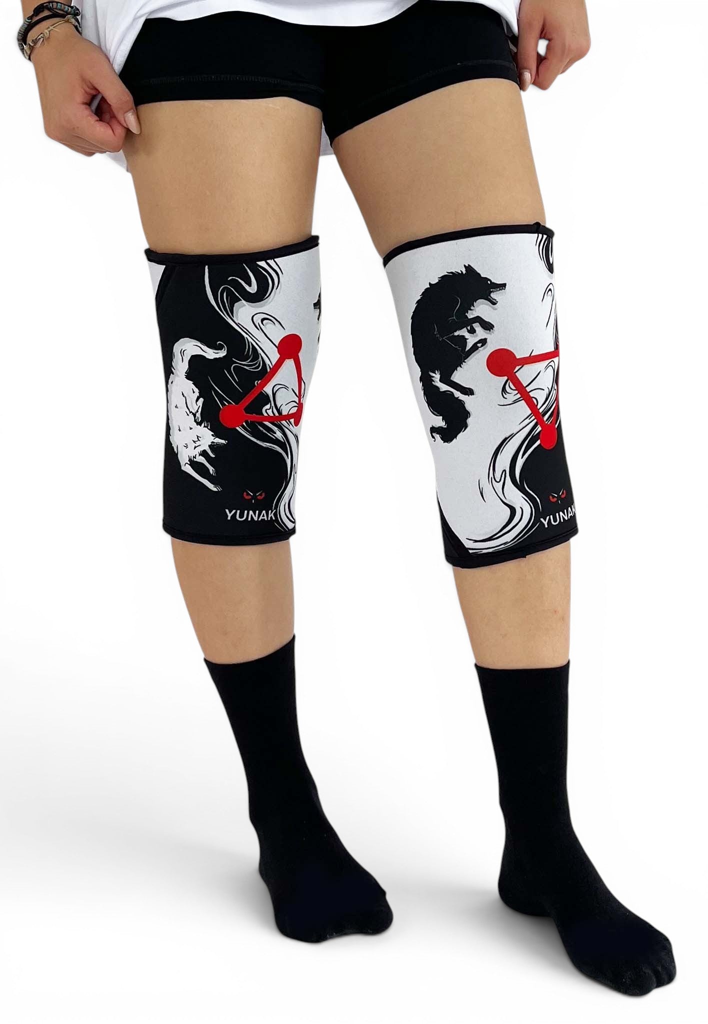 7mm thick knee sleeves inspired by Megumi from Jujutsu Kaisen. Anime knee sleeves for the gym with jjk shikigami anime design for weightlifting