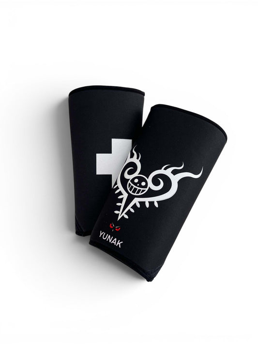 7mm thick knee sleeves inspired by Trafalgar Law from One Piece. Anime knee sleeves for the gym with Trafalgar Law anime design for weightlifting