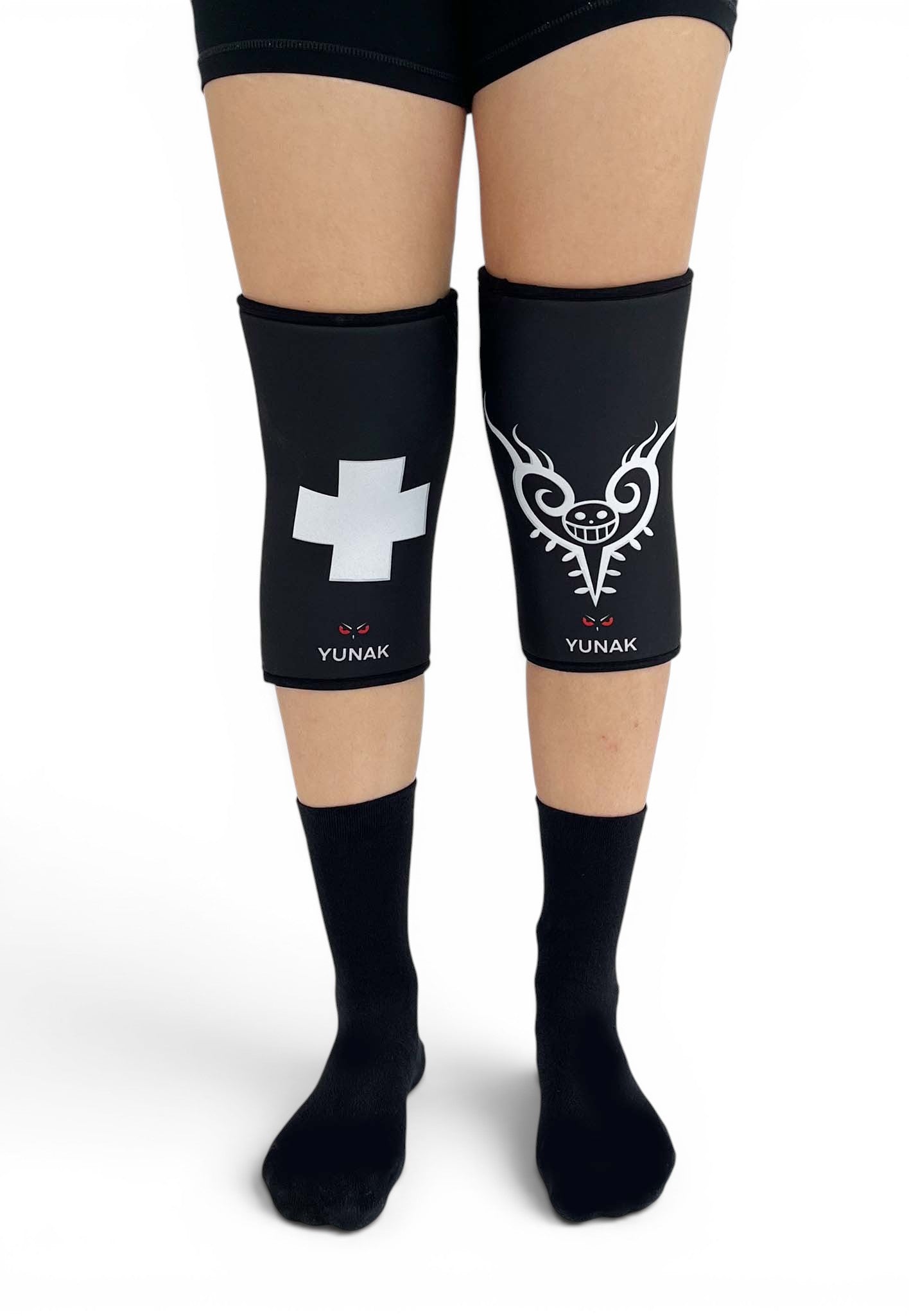 7mm thick knee sleeves inspired by Trafalgar Law from One Piece. Anime knee sleeves for the gym with Trafalgar Law anime design for weightlifting
