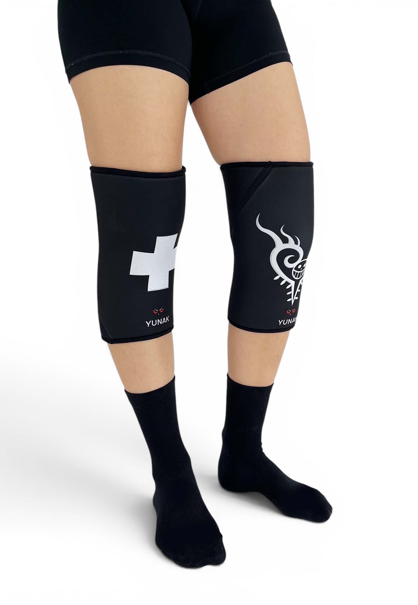 7mm thick knee sleeves inspired by Trafalgar Law from One Piece. Anime knee sleeves for the gym with Trafalgar Law anime design for weightlifting. Shot from the side