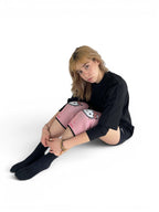 7mm thick knee sleeves inspired by Hello Kitty from Sanrio. Anime knee sleeves for the gym with Hello Kitty anime design for weightlifting. Knee sleeves on a female model