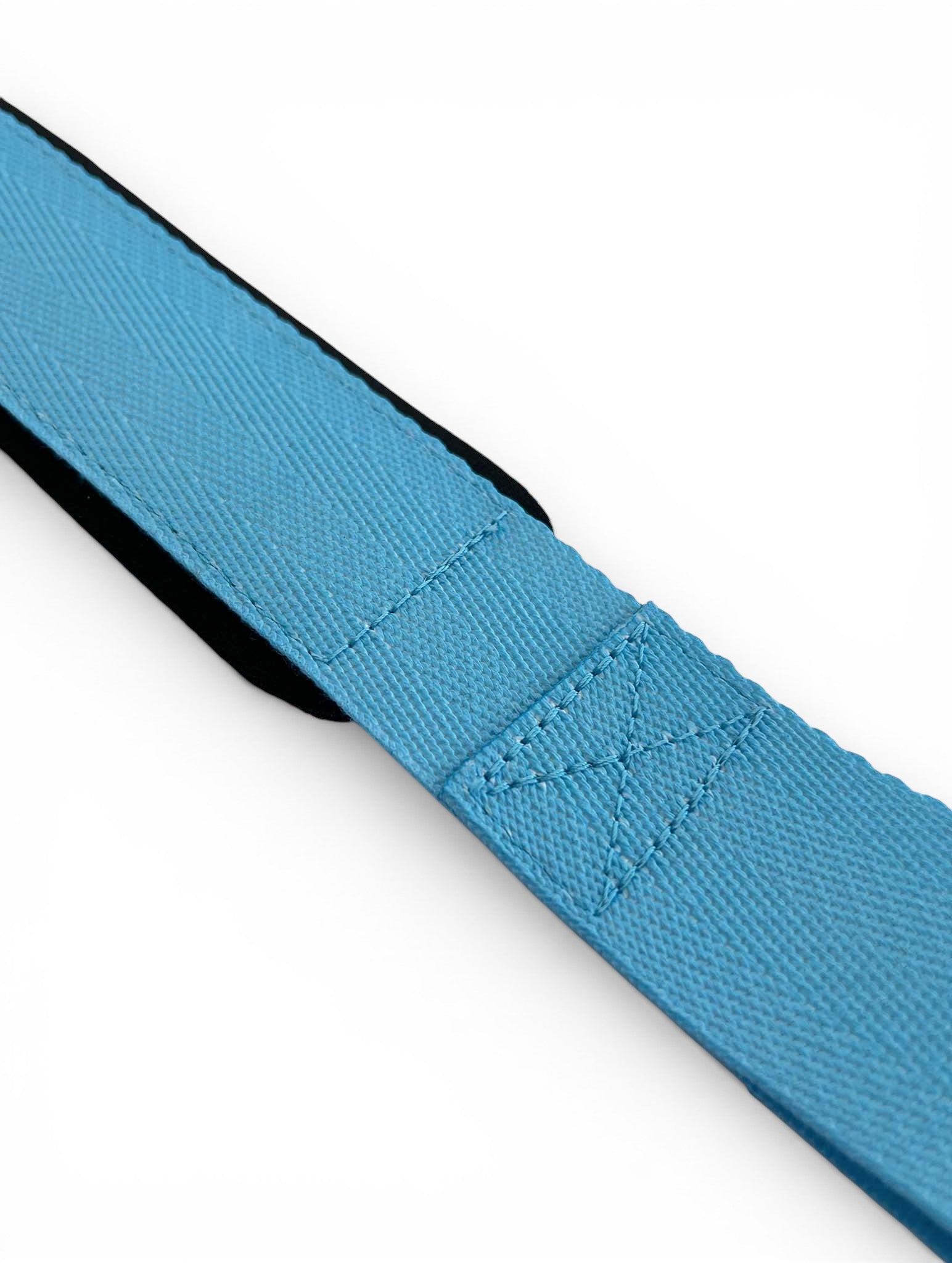 Anime lifting straps inspired by Grimmjow 6th Espada from Bleach. Anime lifting gear for the gym. Details shot
