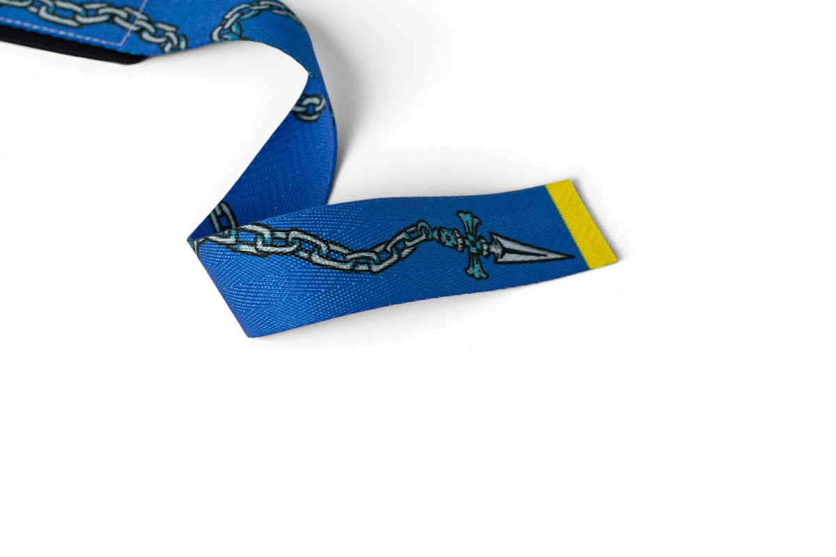Anime lifting straps inspired by Kurapika from HunterxHunter. Anime lifting gear for the gym. Details shot