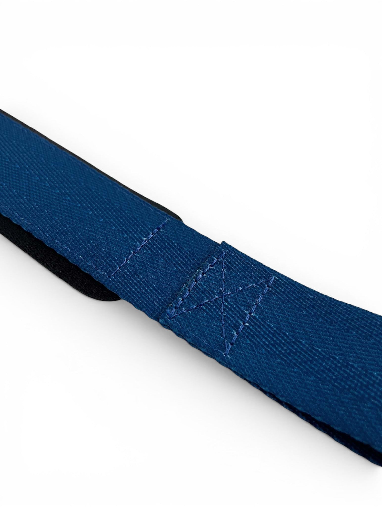 Anime lifting straps inspired by Sukuna from Jujutsu Kaisen. Anime lifting gear for the gym. Details shot