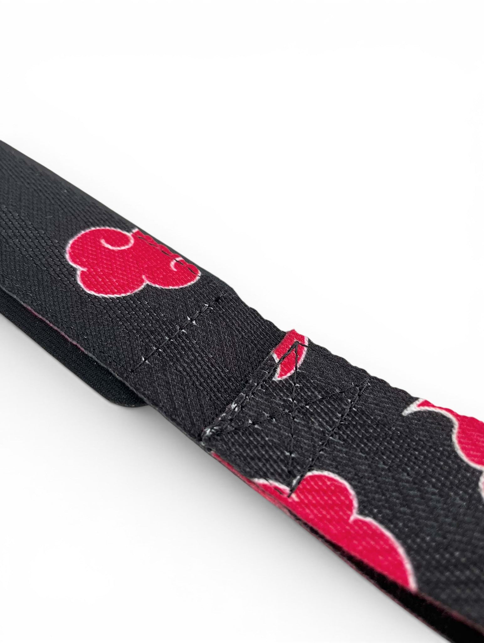 Anime lifting straps inspired by Akatsuki from Naruto. Anime lifting gear for the gym. Details shot