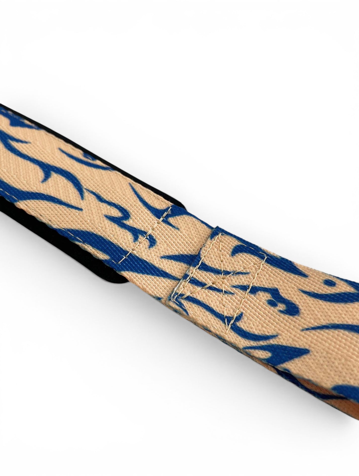 Anime lifting straps inspired by Gaara from Naruto. Anime lifting gear for the gym. Details shot