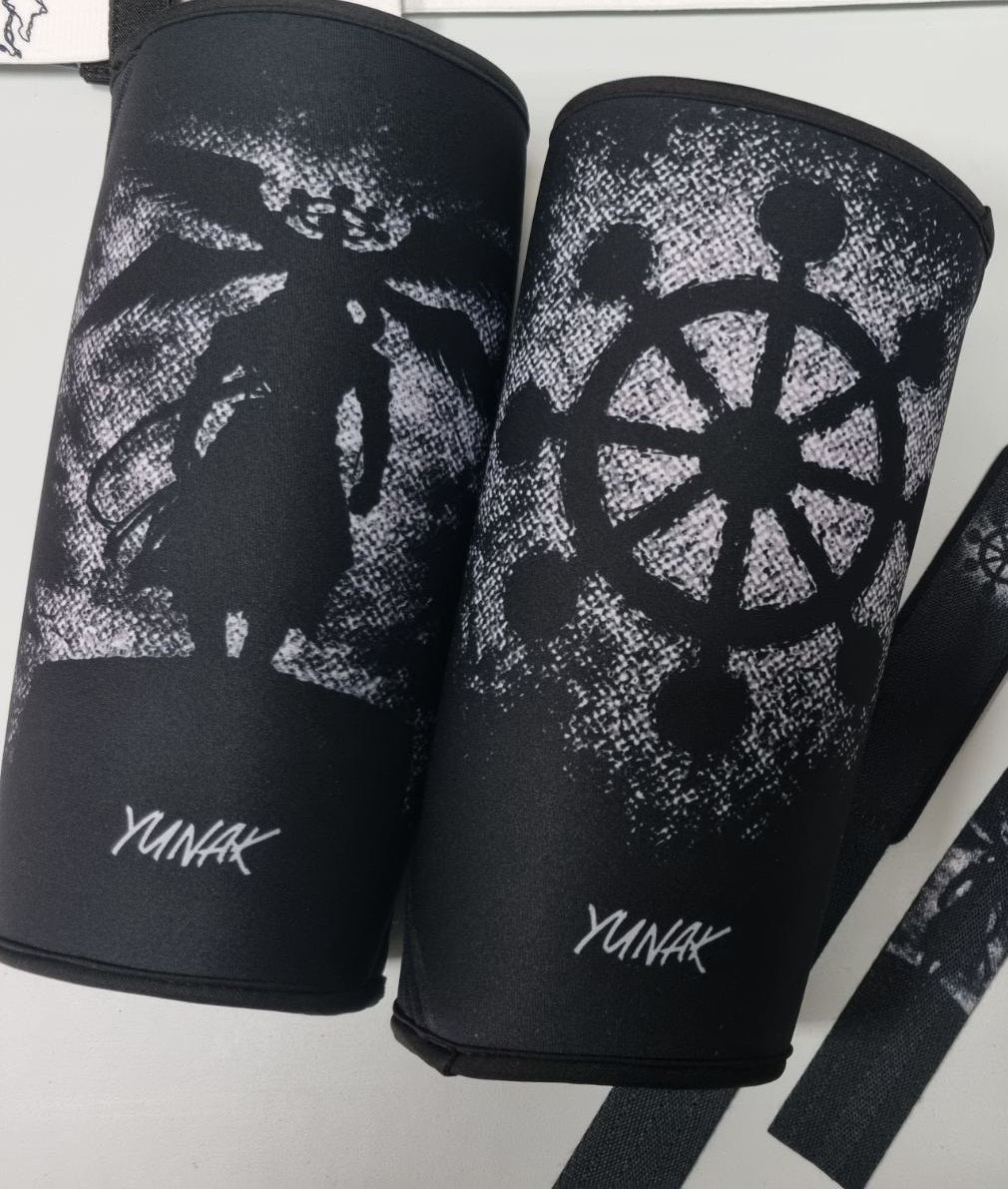 7mm thick knee sleeves inspired by Mahoraga from Jujutsu Kaisen. Anime knee sleeves for the gym with Mahoraga anime design for weightlifting