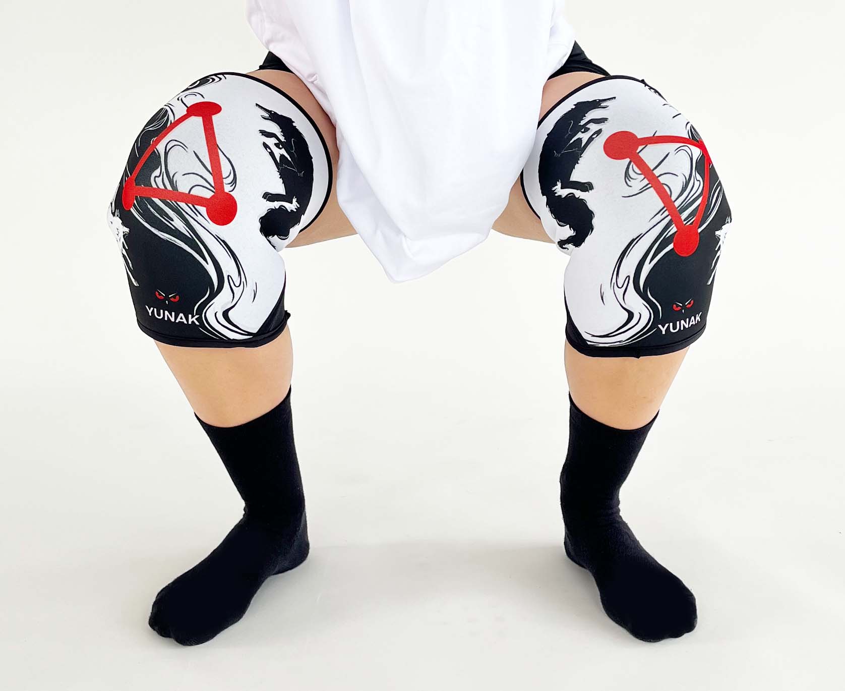 7mm thick knee sleeves inspired by Megumi from Jujutsu Kaisen. Anime knee sleeves for the gym with jjk shikigami anime design for weightlifting