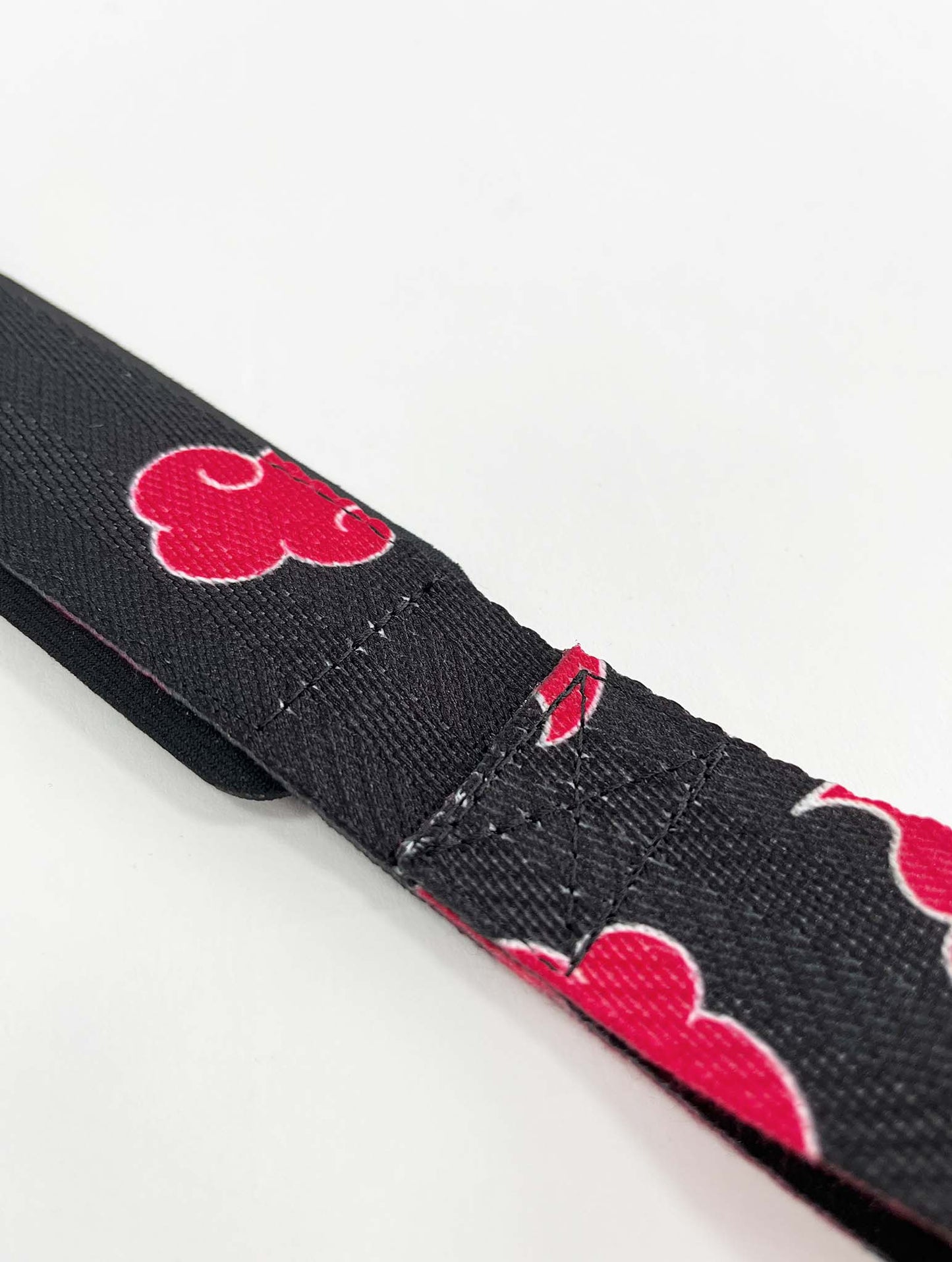 Anime lifting straps inspired by Akatsuki from Naruto. Anime Naruto lifting gear for the gym. Details