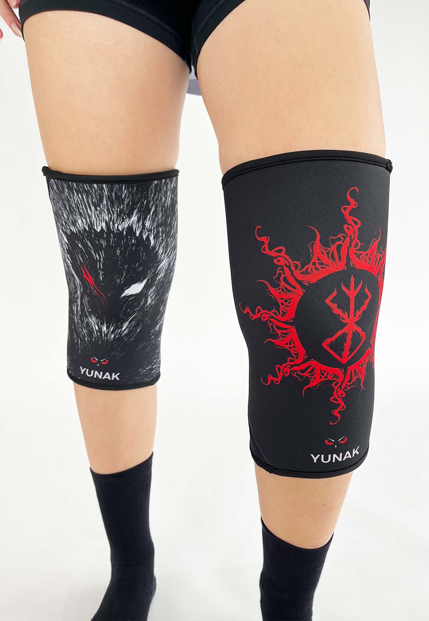 7mm thick knee sleeves inspired by Guts from Berserk. Anime knee sleeves for the gym with Guts anime design for weightlifting