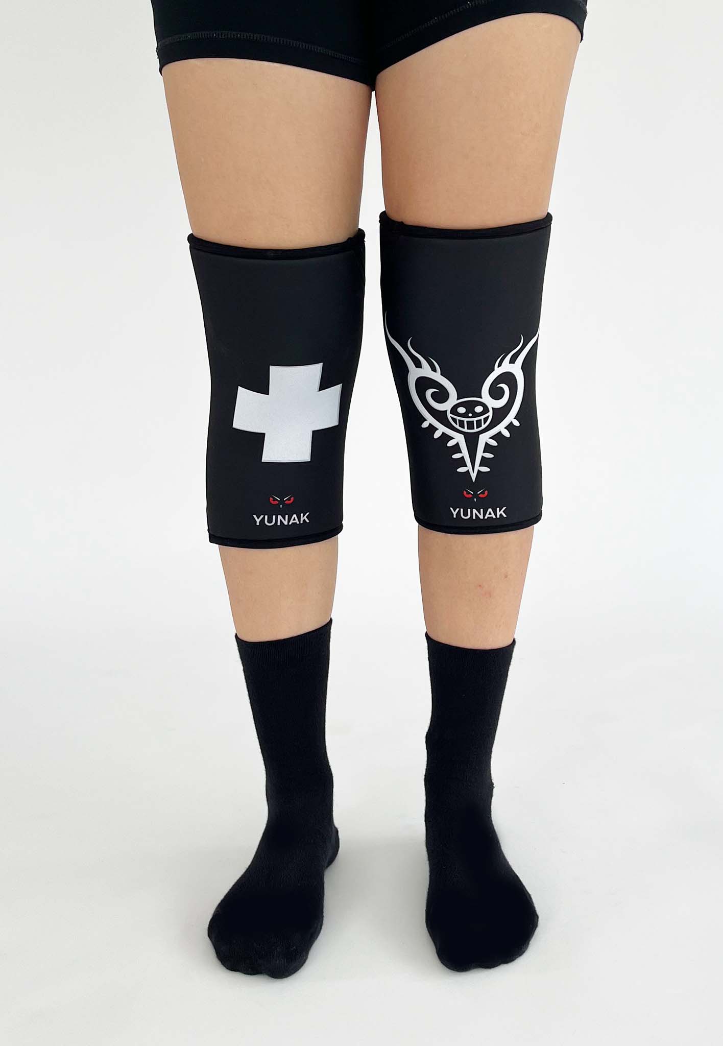 7mm thick knee sleeves inspired by Trafalgar Law from One Piece. Anime knee sleeves for the gym with Trafalgar Law anime design for weightlifting