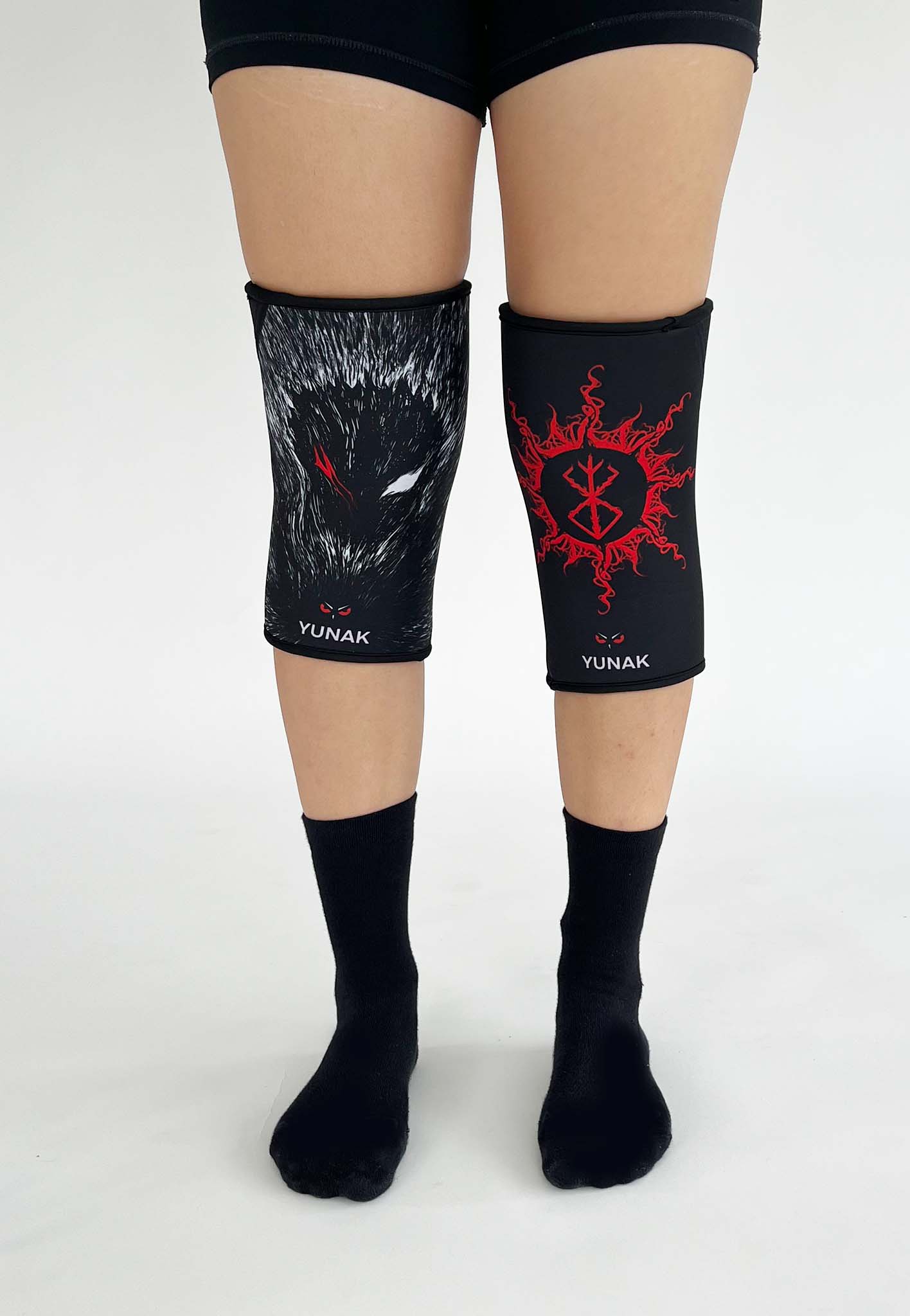 7mm thick knee sleeves inspired by Guts from Berserk. Anime knee sleeves for the gym with Guts anime design for weightlifting