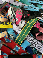 A mystery bundle containing one random pair of lifting straps with anime inspired design. Picture shows a number of the anime lifting straps that can be inside the package